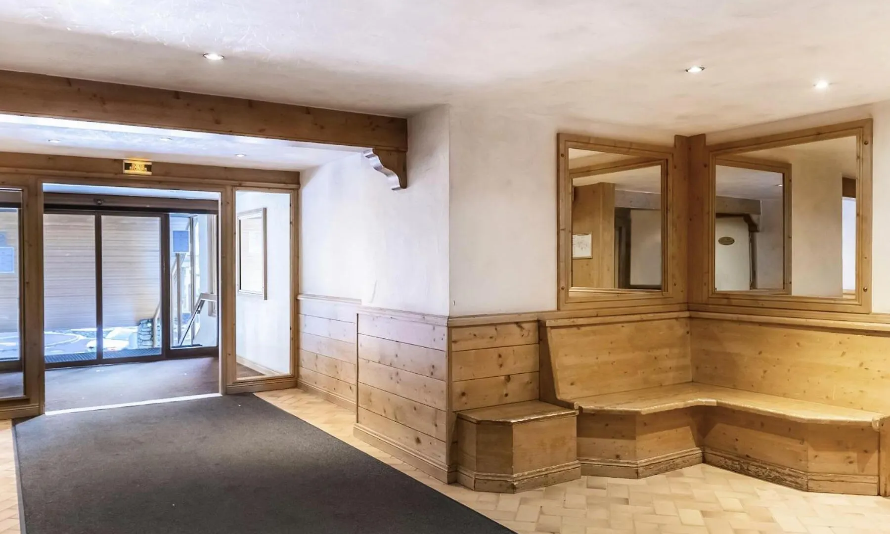 Residence Roche Blanche - Val Thorens Location: Studio Renove Pour Deux Personnes Mae-9121 0*,  フランス